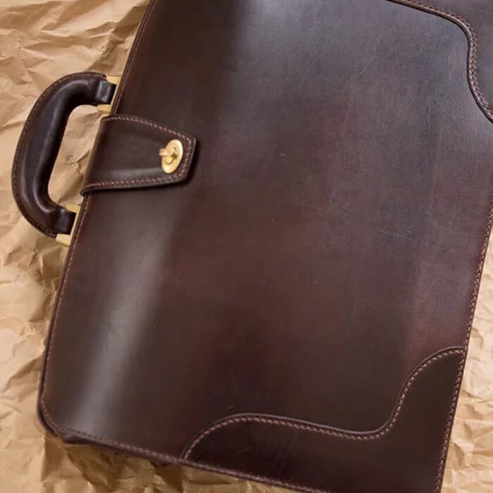 【ふるさと納税】英国のブライドルレザーを使ったドクターズバッグ ＜1点＞ ブライドルレザー レザー 牛革 ドクターズバッグ レザーバッグ 牛革バッグ ダレスバッグ ビジネスバッグ メンズ バッグ sh144 サムネイル2