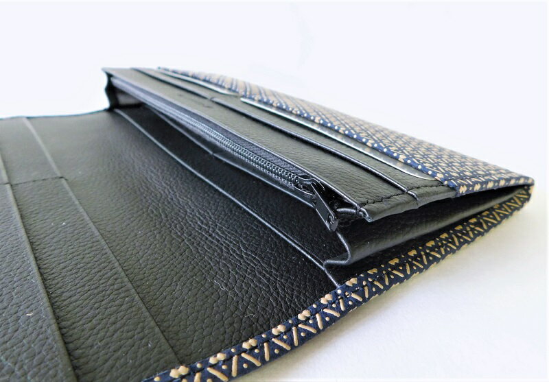 【ふるさと納税】財布 束入 印伝 メンズ 鹿革 甲州印伝 庵 いほり 革工芸品 紺 黒 白 バイカラー 漆 k001-321 送料無料 サムネイル3