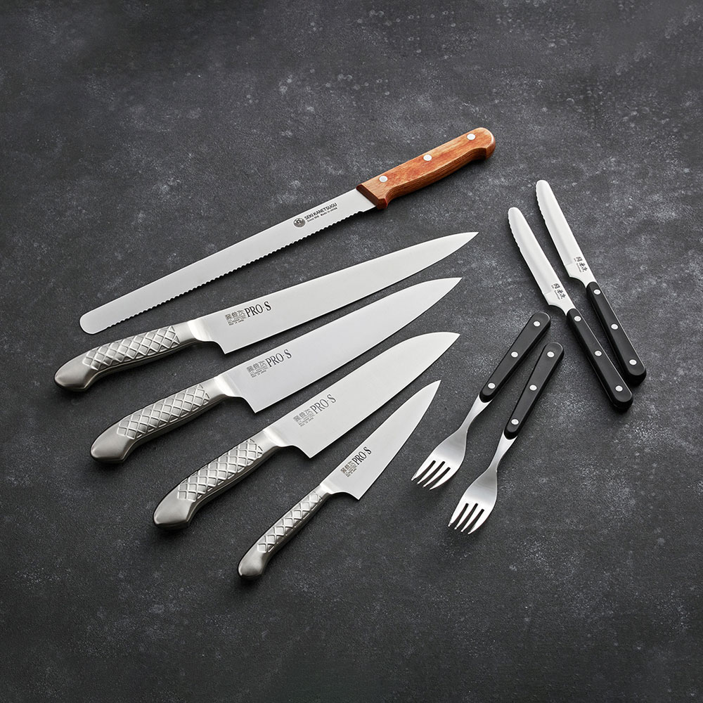 【ふるさと納税】関兼次 テーブル ナイフ・フォークセット 8本組 セット（テーブルナイフ×4本・フォーク×4本）【最長6ヵ月を目安に配送】カトラリー セット W波刃 ステンレス ステーキナイフ 肉 魚 食洗器対応 キッチン雑貨 - 画像2