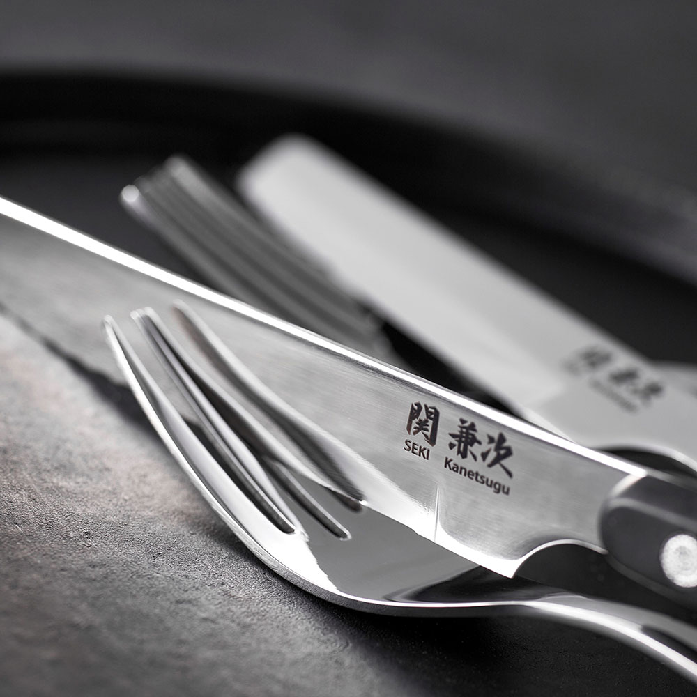 【ふるさと納税】関兼次 テーブル ナイフ・フォークセット 8本組 セット（テーブルナイフ×4本・フォーク×4本）【最長6ヵ月を目安に配送】カトラリー セット W波刃 ステンレス ステーキナイフ 肉 魚 食洗器対応 キッチン雑貨 - 画像3