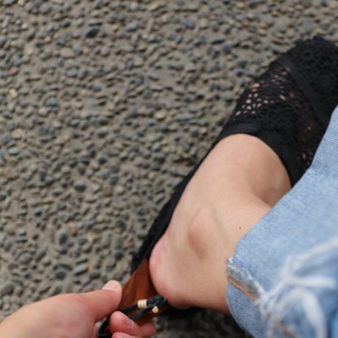 【ふるさと納税】くつべら 携帯くつべら 木彫り 靴べら 飛騨 木 天然木 ナチュラル 自然塗料 一位一刀彫 おしゃれ　携帯　木製 ギフト 男性 ほっとする店 16000 [Q1895xpi] サムネイル3