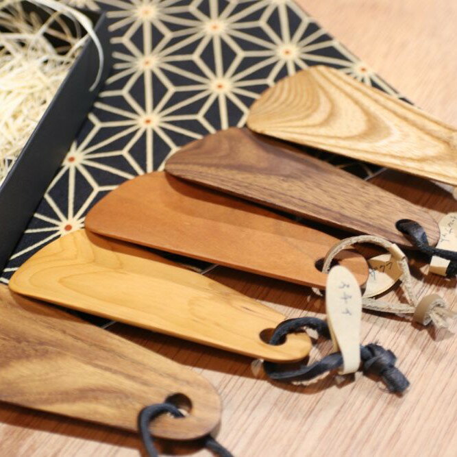 【ふるさと納税】くつべら 携帯くつべら コンパクト 木彫り 靴べら 飛騨 木 天然木 ナチュラル 自然塗料 一位一刀彫 クリスマス ギフト おしゃれ　携帯　木製[Q1885] サムネイル3