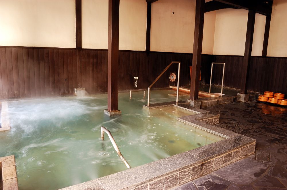 【ふるさと納税】文化財の宿　八ツ三館　季節の会席を楽しむ2泊4食ペア宿泊券【聚楽の間】[Q195pi] 646000円 サムネイル2