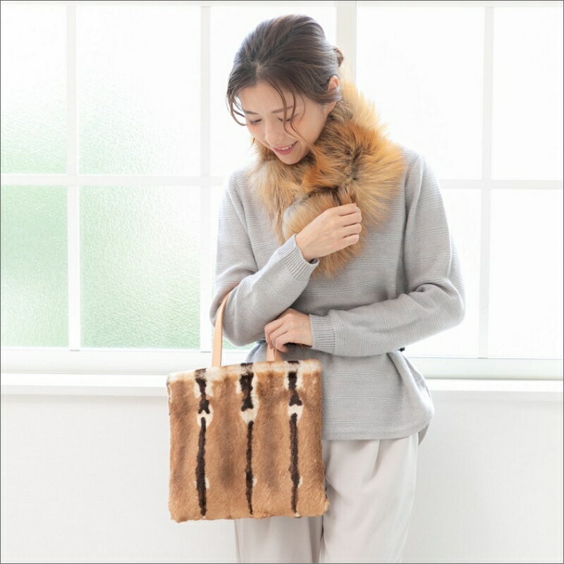 個性が息づくプリント柄！　牛革持ち手 ラビット手提げバッグ