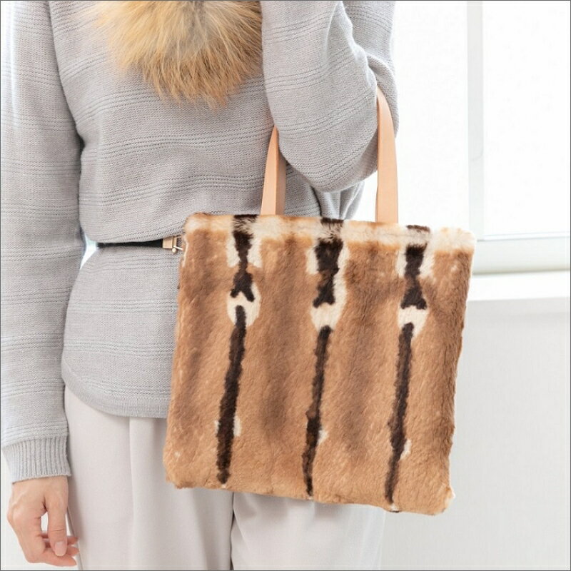 【ふるさと納税】個性が息づくプリント柄！　牛革持ち手 ラビット手提げバッグ サムネイル3