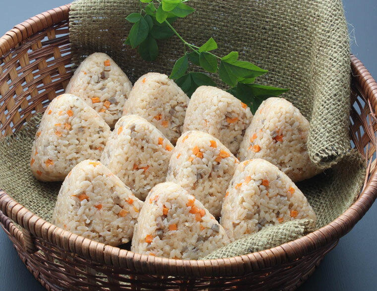 【ふるさと納税】便利なレンジでチン♪佐賀県産夢しずくで作るみつせ鶏おにぎり90g×12（EW009） - 画像2