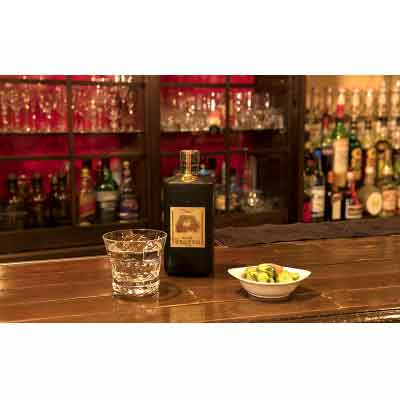 【ふるさと納税】奄美黒糖焼酎 里の曙 原酒 43度・里の曙 ゴールド 43度 720ml 瓶 各1本 ギフトセット 鹿児島県 奄美群島 奄美大島 龍郷町 黒糖 焼酎 お酒 蒸留酒 アルコール 糖質ゼロ プリン体ゼロ 低カロリー 晩酌 ロック ストレート 水割り お取り寄せ プレゼント ギフト サムネイル2