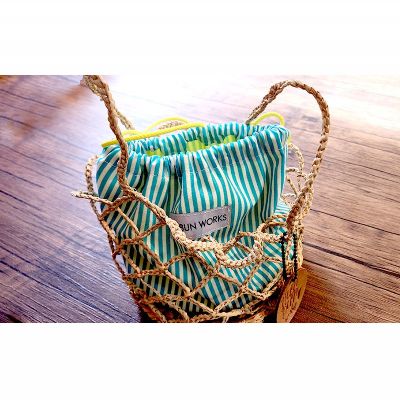 【ふるさと納税】一つ一つ丁寧に手作業でつくったラフィアのカゴバック（布巾着付き） 名護 なご 沖縄 編み物 国産 厳選 インテリア ギフト こだわり 唯一無二 福祉施設 支援 工芸 ヤシ 繊維 おきなわ 籠 手作り ときめき おしゃれ サムネイル2