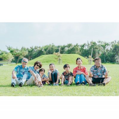 【ふるさと納税】世界遺産を望む雄大な景色と、エメラルドブルーの海でロケーションフォトチケット 沖縄 おきなわ フォト 前取り 家族写真 記念日 海 ビーチ 大宜味村 撮影 カメラマン インスタ お祝い インスタ映え 写真 記念 チケット プロカメラマン 券 国内 サムネイル2