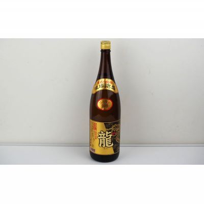 【ふるさと納税】琉球泡盛「龍」ゴールド＆30度1800ml2本セット計3600ml 水割り ロック お湯割り 焼酎 飲料 定番 初心者 飲みやすい 地酒 お酒 贈り物 沖縄 辰 ドラゴン 湧水 ギフト お土産 人気 古酒 マイルド サムネイル2