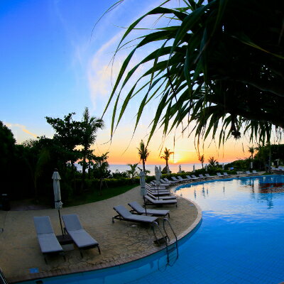 ＜ホテル日航アリビラ＞1泊2日／朝食付きペア宿泊券（スーペリアツイン／禁煙） ☆ 人気のホテル リゾートホテル 沖縄 読谷村 青い海 サンセットビーチ 青い海