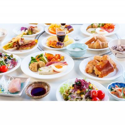 【ふるさと納税】【ウォーターマークホテル沖縄 久米アイランド】デラックスキング 2名様(1泊朝食付) ご宿泊券 ホテル リゾート 沖縄 南国 久米島 琉球 離島 球美 癒し 海 ビーチ 大自然 星空 満天 休日 宿泊 レストラン 朝食 ペア プール サムネイル3