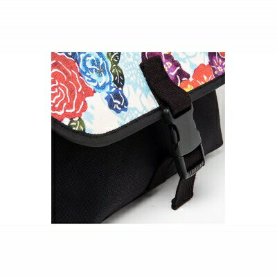 【ふるさと納税】「琉球帆布」アートメッセンジャー / ブルー - 帆布 黒 ブラック 使いやすい バッグ 鞄 かばん 斜め掛け 琉球紅型 人気 紅型作家 RYUKA 新垣優香 おしゃれ ファッション ポイント 手づくり ハンドメイド 手仕事 伝統技術 沖縄県 八重瀬町【価格改定】 サムネイル3