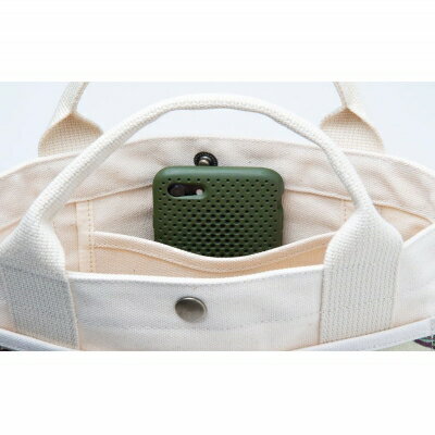 【ふるさと納税】「琉球帆布」お散歩バッグ（POKKE104デイゴの髪飾り）- 帆布 布 トートバッグ 人気 アーティスト イラストレーター Pokke104 池城由紀乃 おしゃれ ファッション お出かけ かばん 鞄 手仕事 手づくり ハンドメイド 琉球帆布 伝統技術 八重瀬町【価格改定】 サムネイル3