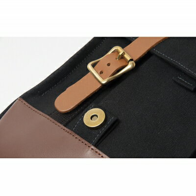 【ふるさと納税】「琉球帆布」スクエアワンショルダー（ブラック）- 8号帆布 布 バッグ 鞄 かばん 男女兼用 手づくり ハンドメイド 合わせやすい 黒 ブラック 人気 シンプル おしゃれ ファッション 革 定番 琉球帆布 伝統技術 沖縄県 八重瀬町【価格改定】 サムネイル3