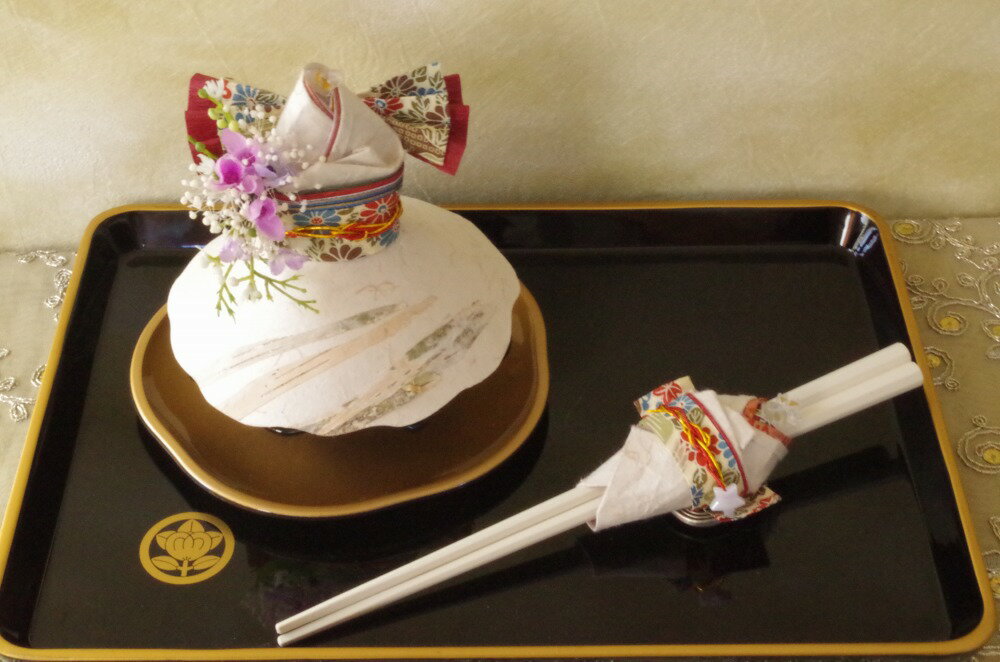 【ふるさと納税】 飛沫防止 食器カバー 箸カバー 各1個 セット 華姫 プリザーブドフラワー付き 工芸品 蝦夷和紙 人形 華やか おもてなし 清潔 市制執行100周年記念 スズラン ライラック アーティフィシャルフラワー ミニブーケ 和紙人形 手作り 北海道 札幌市 - 画像2