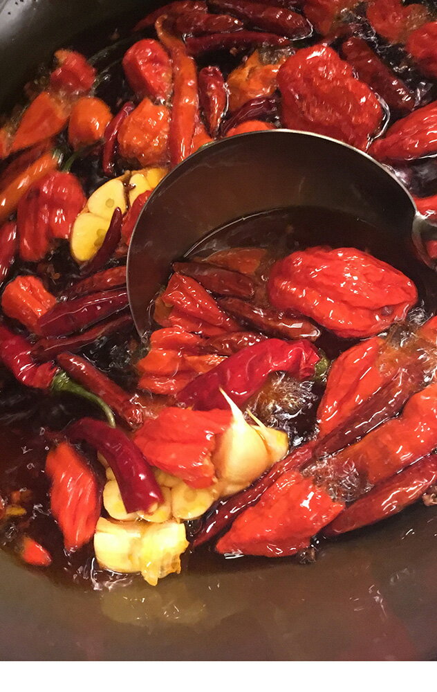 【ふるさと納税】 辛いラーメン14 2食 辛味噌 14倍 北海道産 食材 小麦 特製 スープ 中太ちぢれ麺 コク 旨味 辛さMAX 具材付き 辛い ラーメン 冷凍 北海道 札幌市 - 画像2