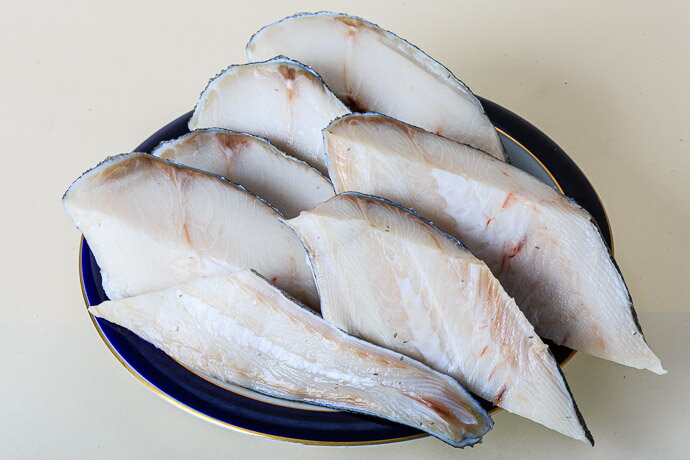 【ふるさと納税】函館朝市 弥生水産 厚切り 銀だら たら 函館産昆布〆 自家製塩だれ 半身 冷凍 肉厚 濃厚 食べ応え 皮まで食べられる 魚 魚介 焼き魚 焼くだけ お手軽 朝食 弁当 おかず 酒の肴 おつまみ 北海道 函館 送料無料 お取り寄せグルメ - 画像2