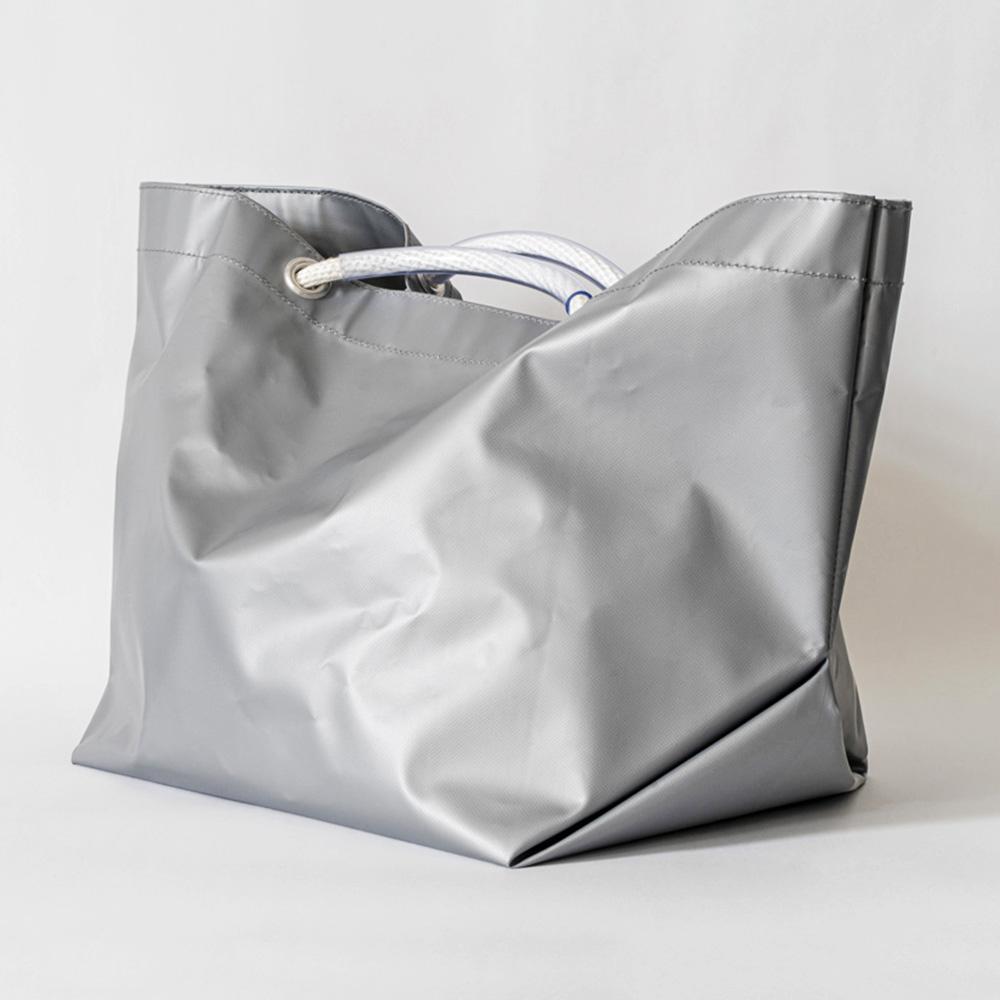 【ふるさと納税】市場 TOTE でお買い物＜シルバー＞ トートバッグ | バッグ トートバッグ エコバッグ 買い物バッグ ショッピングバッグ テント地 テント用生地 防水 撥水 小樽市 北海道 送料無料 サムネイル2