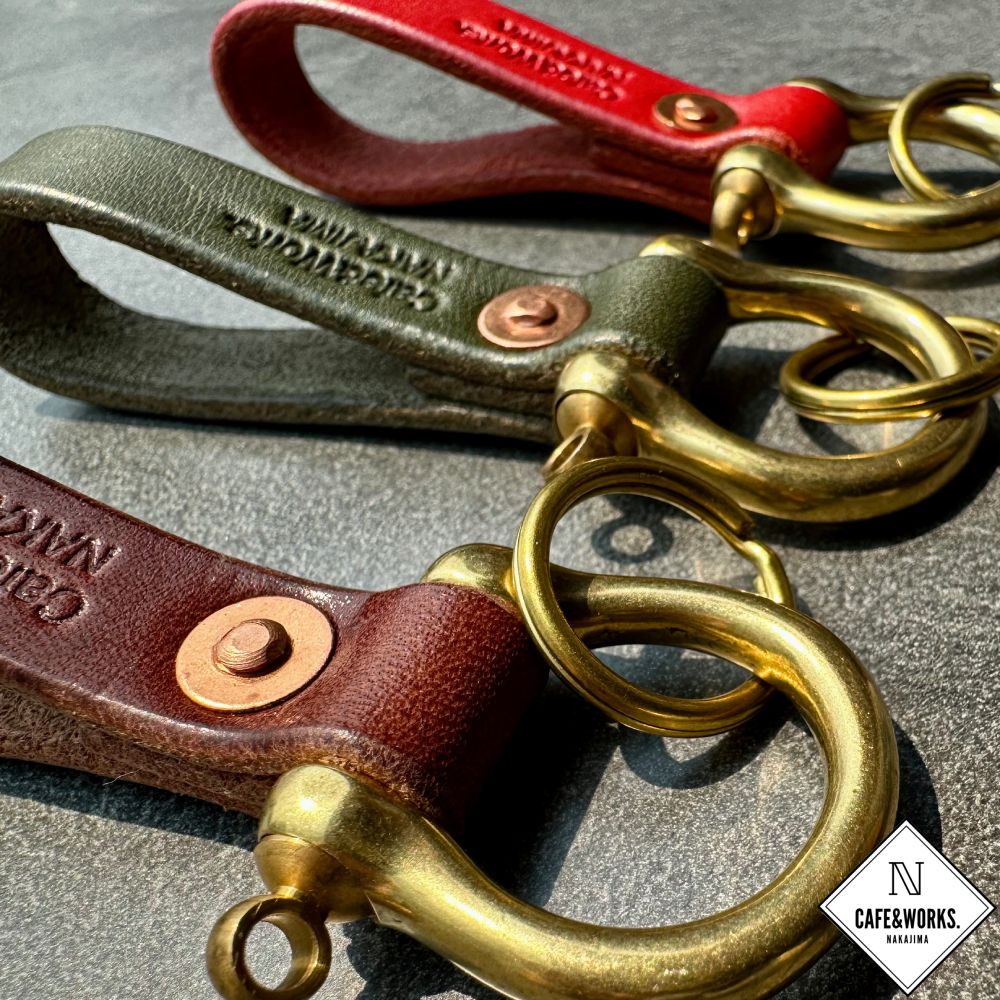 【ふるさと納税】レザークラフト 真鍮シャックル 小 | 本革 レザー 皮 革 皮革 キーホルダー 選べる モスグリーン ブラウン レッド 高級感 おしゃれ プレゼント ギフト ふるさと納税 納税 北海道 紋別市 サムネイル3