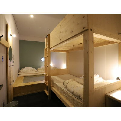 【ふるさと納税】Hostel TOMAR　富良野の街中　家族で楽しい畳小上がり付き2段ベッドのコンパクトルーム　【1392047】