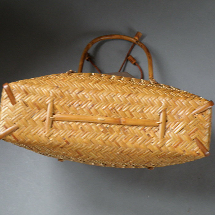 【ふるさと納税】千島笹 燻煙網代バッグ【北の竹工房】日用品 雑貨 竹材 竹製品 加工品 竹細工 籠 かご カゴ 北海道 比布町 ぴっぷ 1003-014 サムネイル3