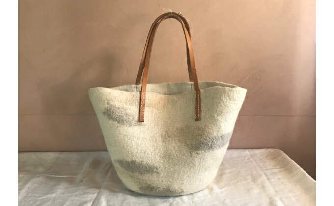 【ふるさと納税】ウールフェルト カゴバックM（白樺）【北海道美深】 ファッション カバン バッグ 民芸品 工芸品 サムネイル2