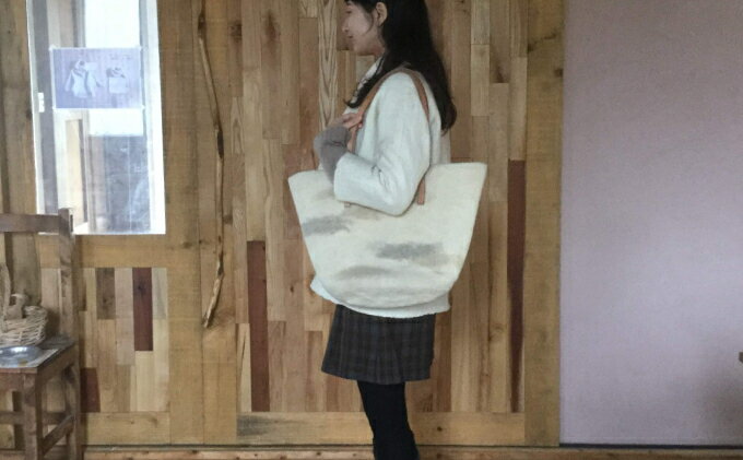 【ふるさと納税】ウールフェルト カゴバックM（白樺）【北海道美深】 ファッション カバン バッグ 民芸品 工芸品 サムネイル3