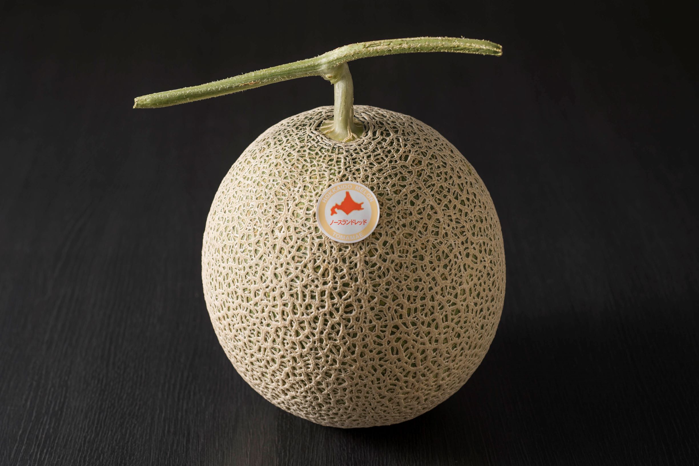 【ふるさと納税】【令和8年産先行受付】とままえメロン　1玉（先行予約　北海道産　赤肉　糖度14度　甘い　フルーツ　果物　デザート　送料無料） サムネイル3