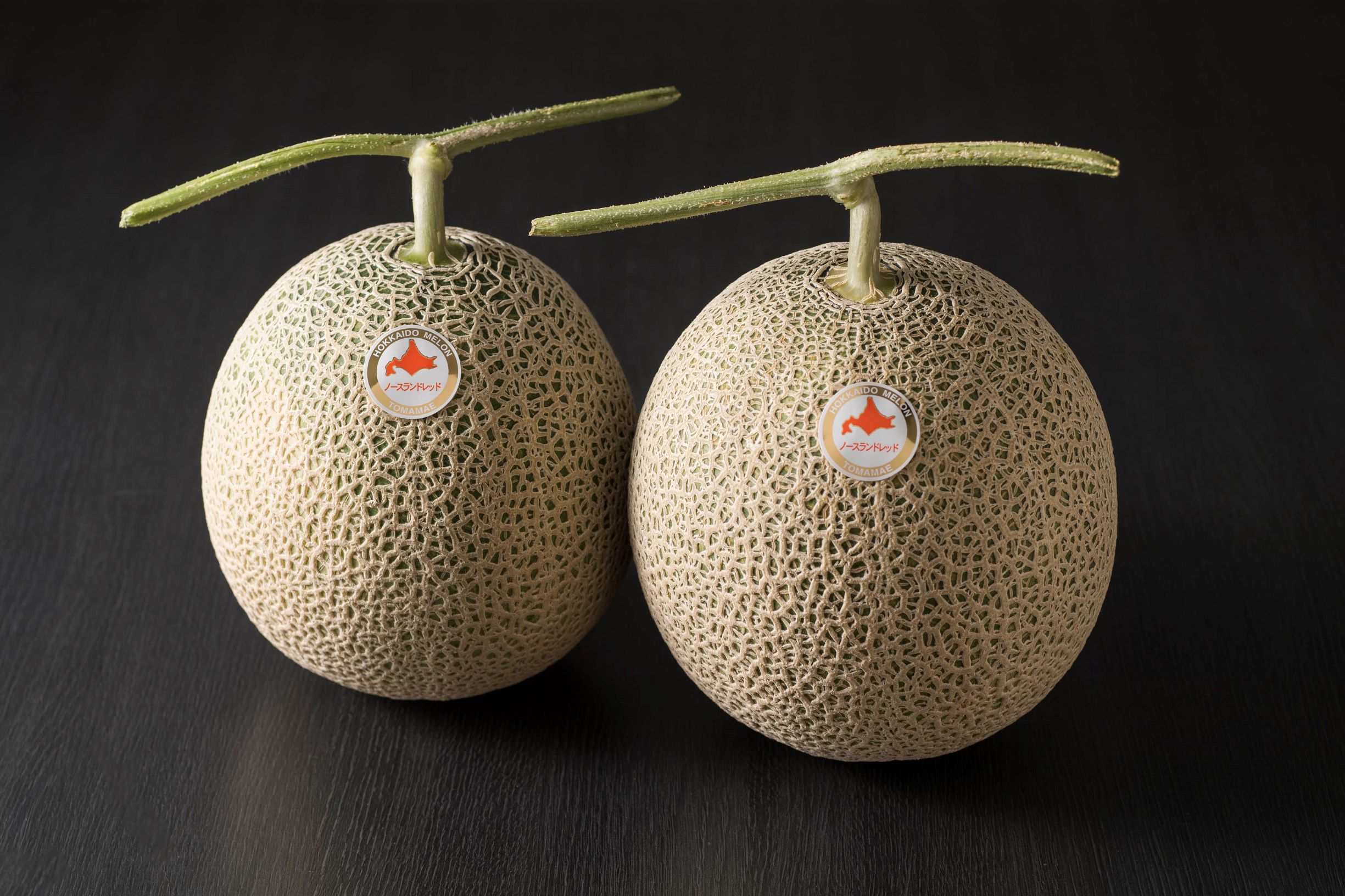 【ふるさと納税】【令和8年産先行受付】とままえメロン　2玉（先行予約　北海道産　赤肉　糖度14度　甘い　フルーツ　果物　デザート　送料無料） サムネイル3