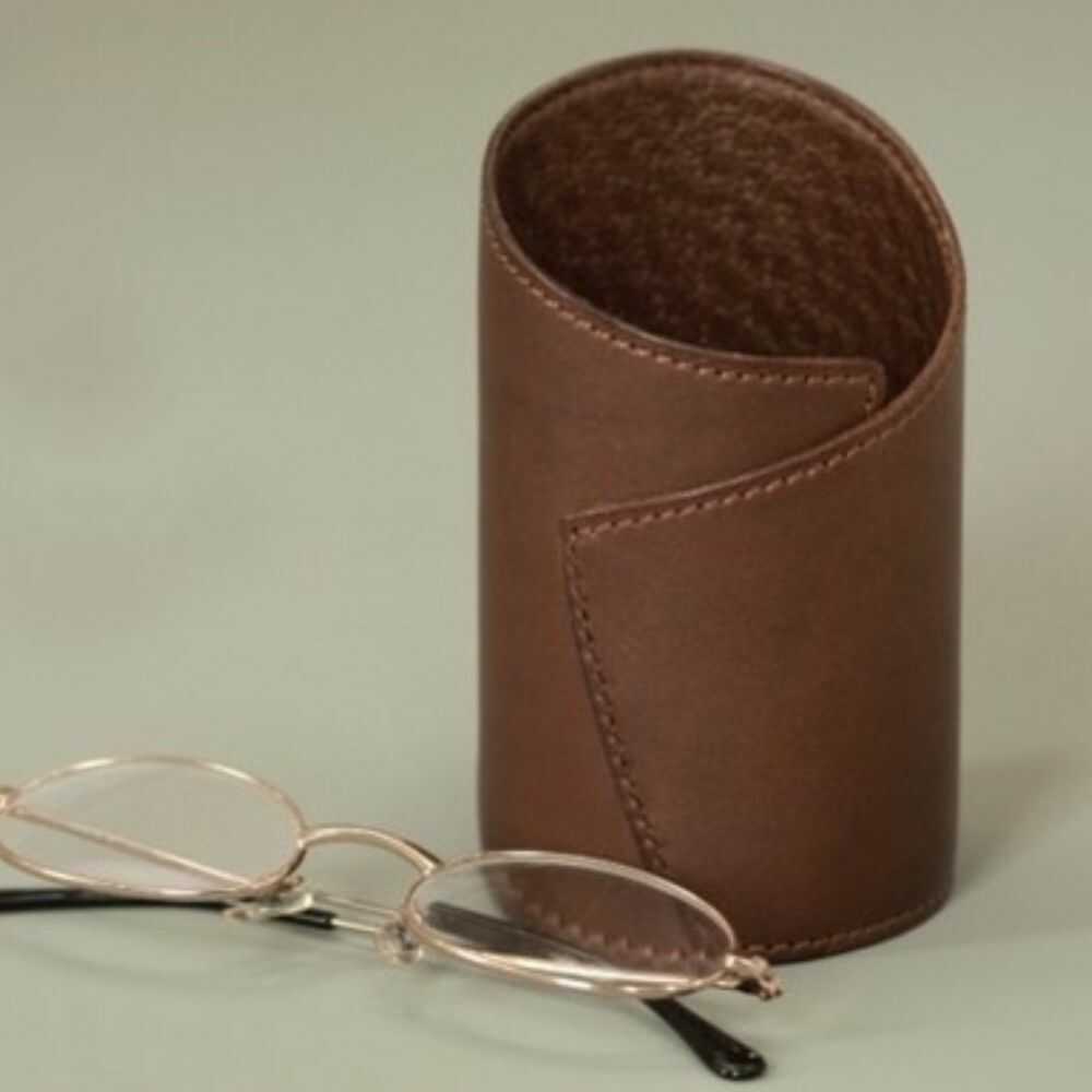 tanikoオリジナル 眼鏡スタンド《厚真町》【Taniko leather】 レザー 革 革製品 作家物 手作り メガネ メガネスタンド 文房具 ギフト 北海道[AXAP015]