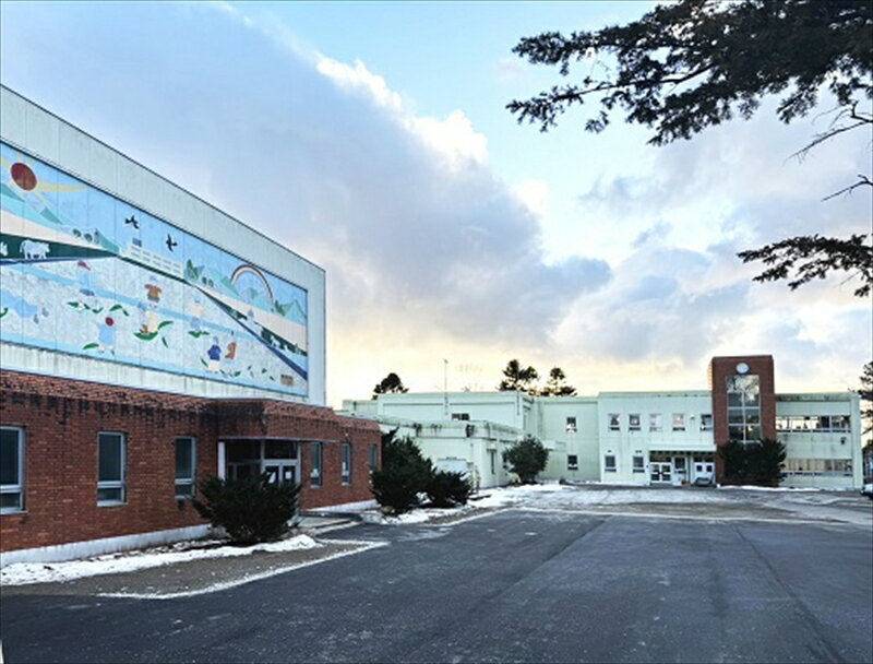261 新冠町 旧朝日小学校 朝日の森 施設利用権利 12ヵ月分【 チケット 北海道 新冠町 】