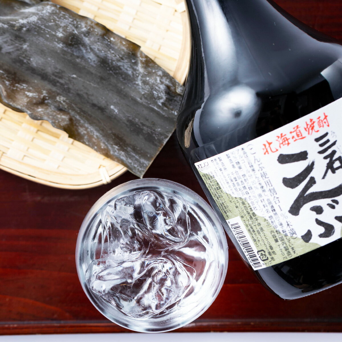 【ふるさと納税】焼酎 4合瓶 ×2本 計 1.4L ( 720ml × 2本 ) 三石 こんぶ焼酎 ロック 水割り お湯割り ふるさと納税 焼酎 お酒 酒 アルコール 昆布 日高昆布 三石昆布 みついし昆布 旨味 発酵 北海道 新ひだか町 ふるさと納税 サムネイル2