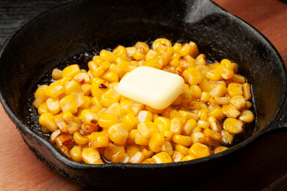 【ふるさと納税】生産量日本一 芽室町産 冷凍 ホールコーン 1kg×2袋 (計2kg) とうもろこし アレンジレシピ 冷凍食品 冷凍野菜 キャンプ飯 ソロキャン 業務用 国産 道産 お弁当 付け合わせ おかず 惣菜 BBQ バラ冷凍 北海道 十勝 芽室町 サムネイル3