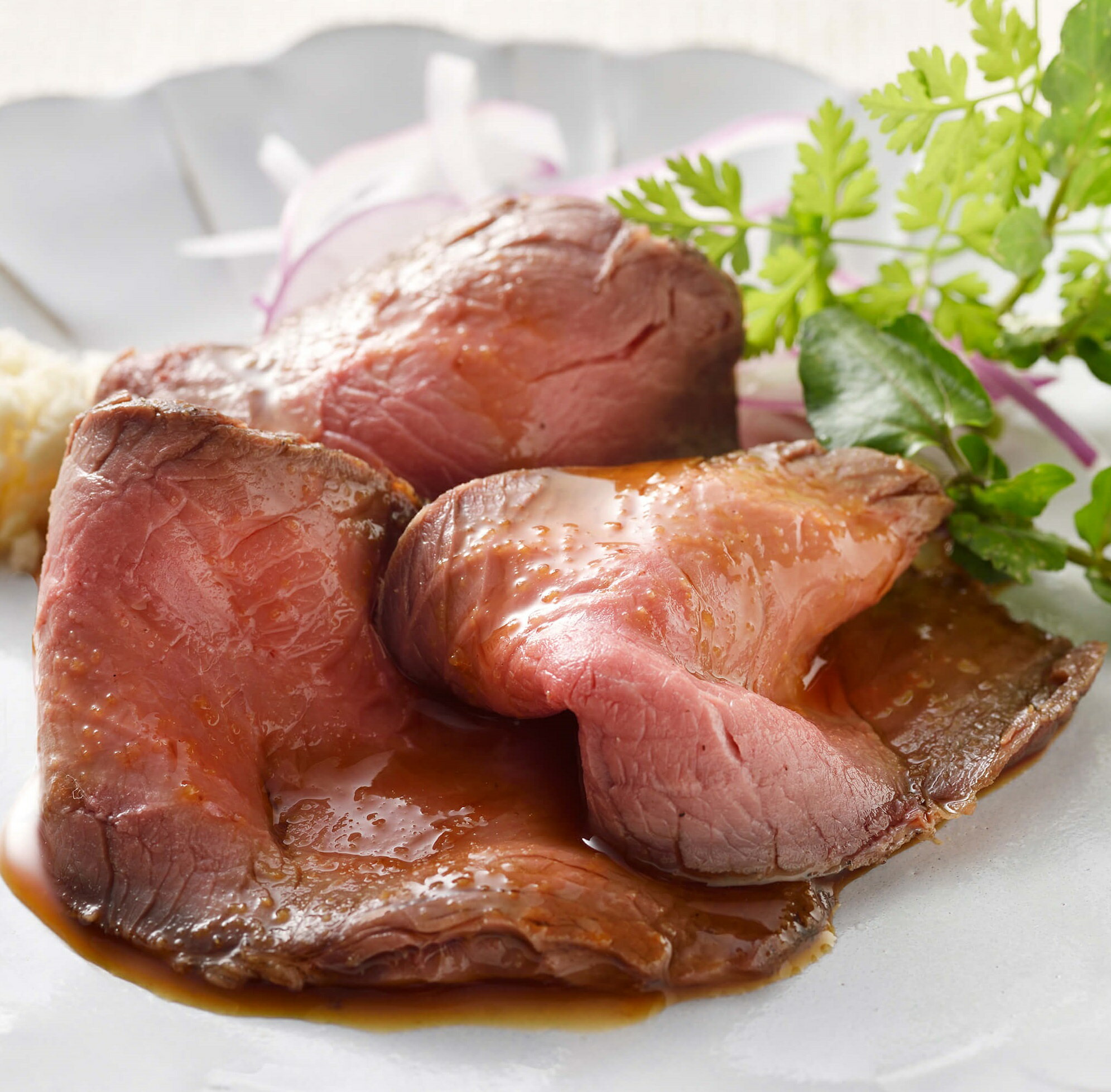 【ふるさと納税】 国産 ローストビーフ 950g 小分け 冷凍 北海道 牛肉 無添加 人気 ふるさと納税 高評価 無添加 贈り物 お取り寄せ お肉 グルメ 送料無料 おせち サムネイル3
