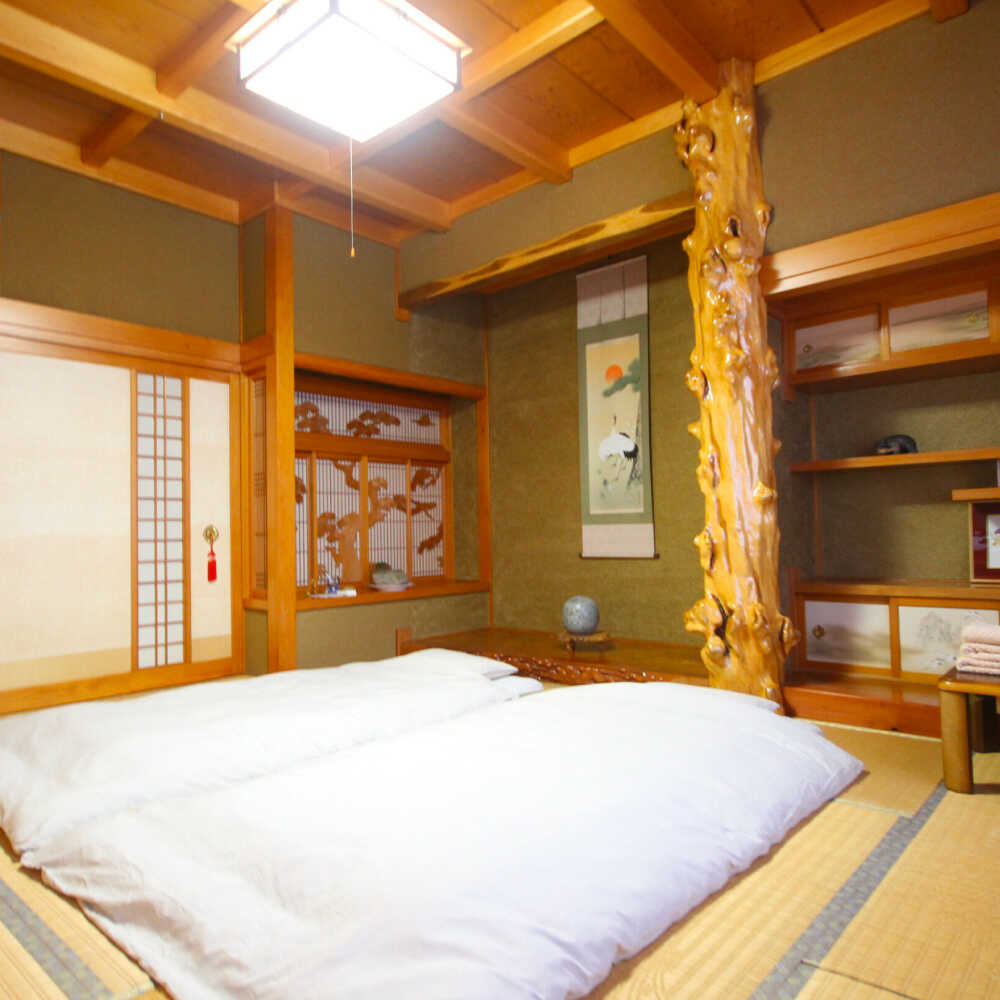 【ふるさと納税】 ハンターがいる宿 GuestHouse ぎまんち ペア宿泊券（2名様・1泊素泊まり）《足寄町》【野生肉専門店やせいのおにくや】ゲストハウス 宿泊 宿 素泊まり 泊り 泊まり 田舎 旅行 北海道旅行 道内旅行 狩猟 ハンター 移住 あしょろ 北海道 [BEBE013] - 画像2