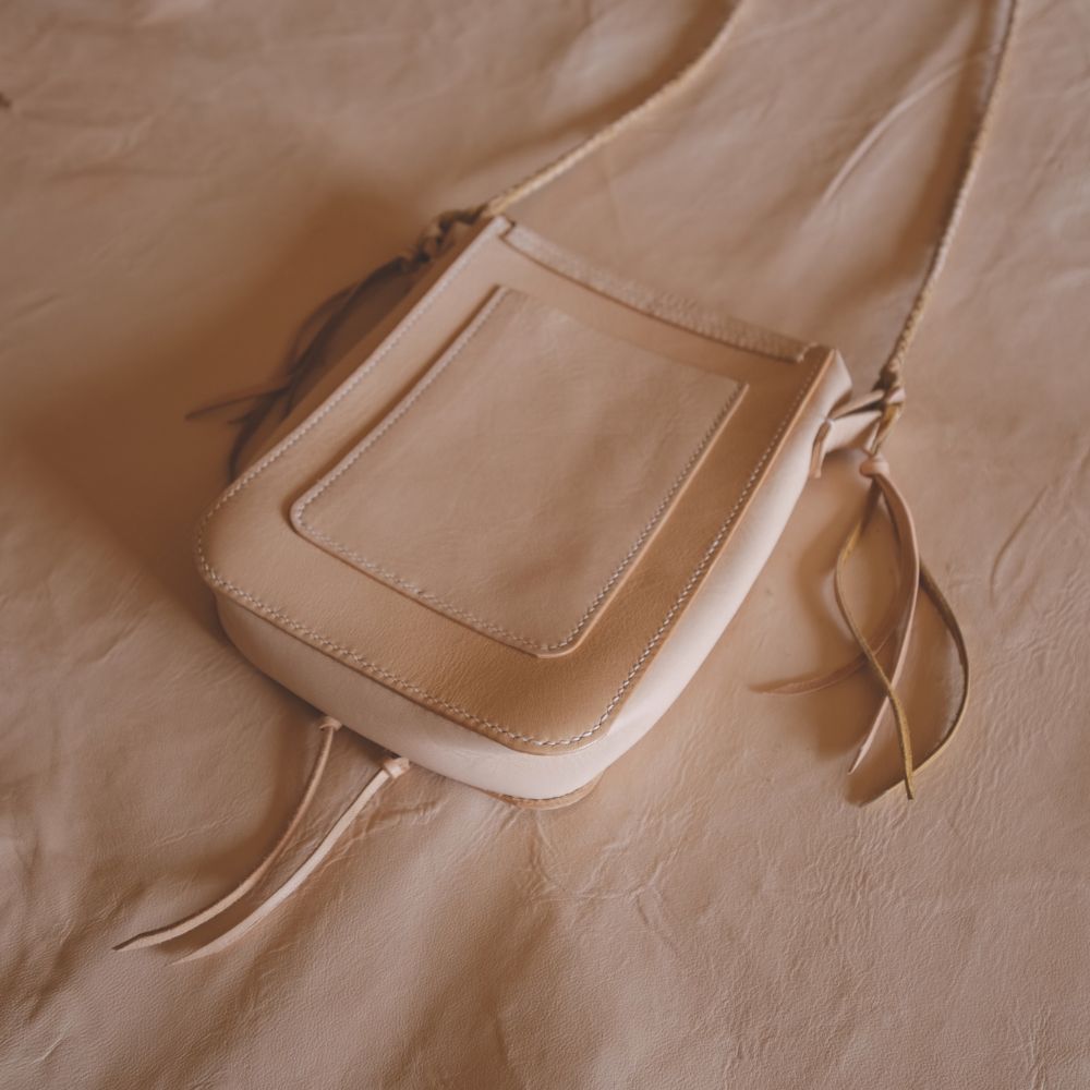 【ふるさと納税】【選べるカラー】エゾ鹿革のメディスンバッグ 足寄町/ニソロニタイ バッグ ショルダーバッグ 鞄 革 [BEBG001] サムネイル2