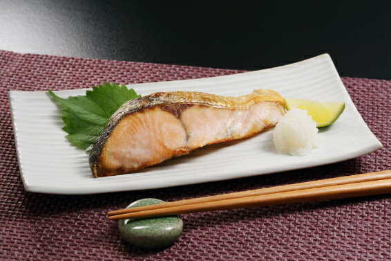 【ふるさと納税】魚 訳あり 秋鮭切身 鮭 さけ サーモン 北海道 10切れ入り (600g) ふるさと納税 魚 応援 グルメ 食べ物 サケ 切り身 焼鮭 焼き魚 人気 ふるさと 海鮮 海鮮食品 魚介類 魚介 北海道 白糠町 - 画像2