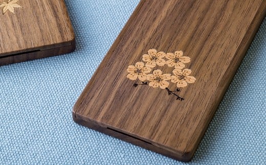 【ふるさと納税】木象嵌 スタンドミラー 木製 木工品 ウォールナット 無垢材 折り畳み 手鏡 桜 紅葉 手作り 贈り物 ギフト 岩手県 北上市 夢工房 E0300 かわいい インテリア 工芸品 サムネイル3