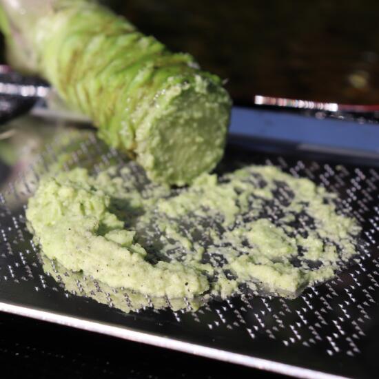 【ふるさと納税】わさび 真妻 200g （3〜4 本）葵食品 / 根わさび 山葵 本わさび wasabi 生産者直送 農家直送 生 新鮮 岩手県 遠野市 宮守町 国産 寿司 刺身 お肉 ステーキ 薬味 わさび丼 そば などに おすすめ 香り お取り寄せ 送料無料 【東北一のわさびの産地】 サムネイル2