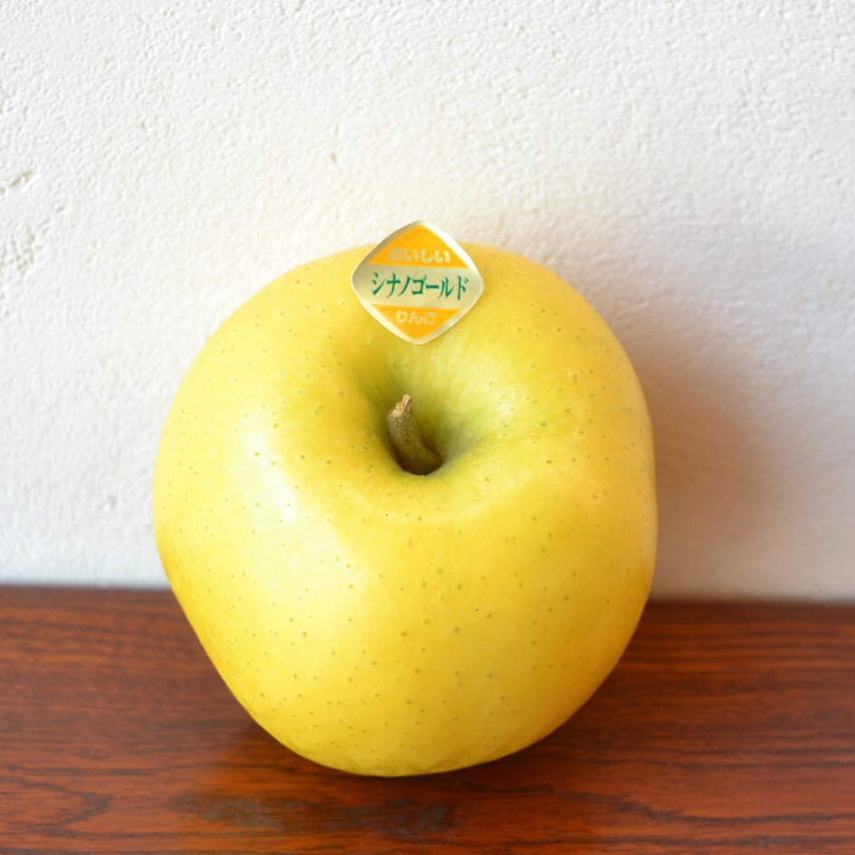 【ふるさと納税】りんご シナノゴールド 3kg 7個〜9個 5kg 12個〜18個 選べる 重量 黄色 林檎 リンゴ アップル 樹上完熟 こだわり 松陽園 東北 岩手県 遠野市 産 農家 産地 直送 フルーツ 果物 果実 ギフト プレゼント お歳暮 お菓子作り お礼 おいしい 送料無料 サムネイル2