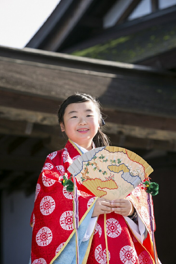 【ふるさと納税】 平安時代風 女の子衣装体験(身長93cm～120cm)1名様分 体験券 チケット 写真撮影 着付け 体験 [RE003] - 画像3