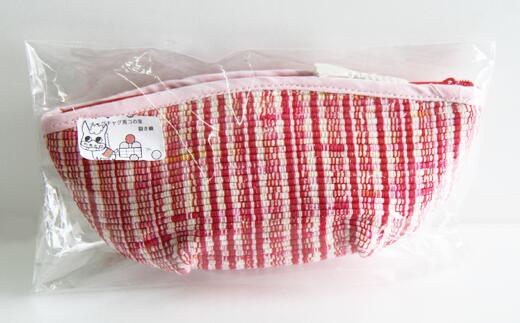 【ふるさと納税】 南部裂織 ポーチ (中) 小物入れ 雑貨 和風 日用品 かわいい おしゃれ 裂き織 携帯ポーチ 筆入れ 筆箱 マチ付き 化粧ポーチ ペンケース 容量 収納 整理 丈夫 伝統 整頓 持ち歩き 薬入れ 織物 織り物 和雑貨 和 中サイズ 岩手県 滝沢市 送料無料 滝沢産業開発 サムネイル3