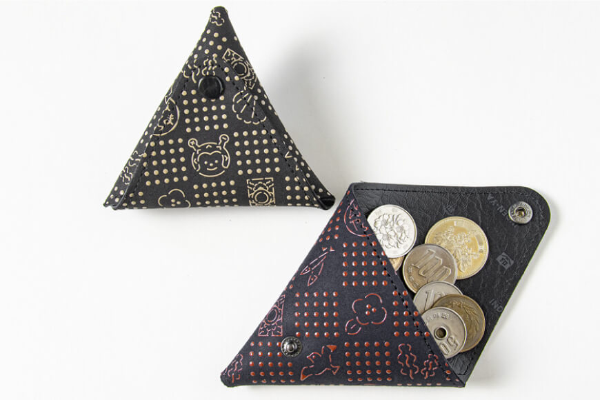 【ふるさと納税】 気仙沼だヨ！全員集合 印伝 小銭入れ【黒】 財布 小物入れ ポーチ 収納 [たかはしきもの工房 宮城県 気仙沼市 20563575] サムネイル2