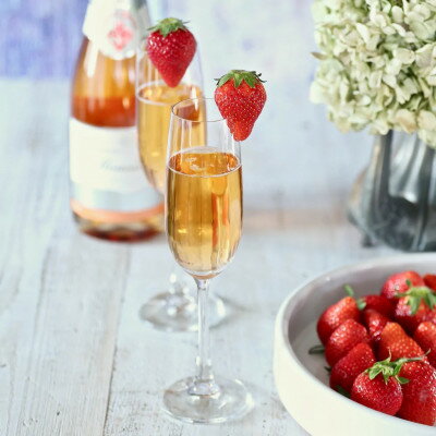 【ふるさと納税】国産苺スパークリングワイン　ミガキイチゴ・ムスー720ml【配送不可地域：離島】【1125793】 サムネイル3