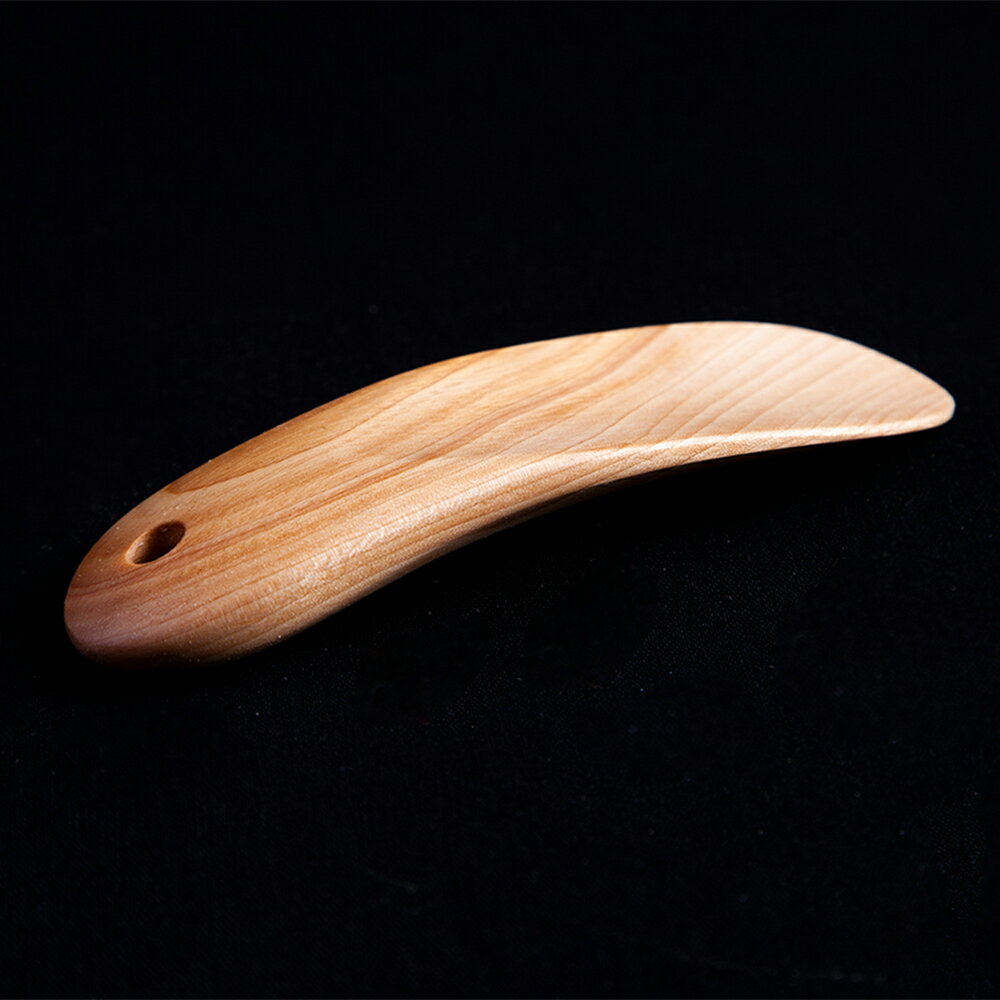 【ふるさと納税】 携帯用 靴べら《 斧折樺 》 工芸品 普段使い おしゃれ 木 木工 木製品 上品 手触り プレゼント お土産 贈り物 贈答用 伝統工芸 記念品 デザイン ギフト 父の日 母の日 新築 故郷 秋田 あきた 鹿角市 鹿角 送料無料 【アートフォルム】 サムネイル2