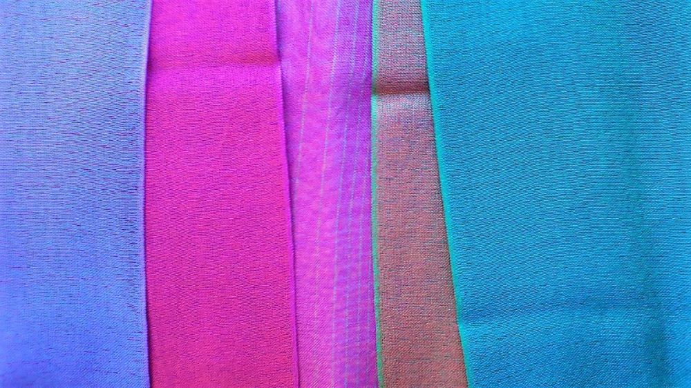 【ふるさと納税】米沢織 高級絹ストール ピーコック 1枚 選べるカラー 濃紫緑 薄紫緑 ストール 正絹 シルク 高級 伝統織物 ファッション おしゃれ 送料無料 山形県 米沢市 サムネイル3