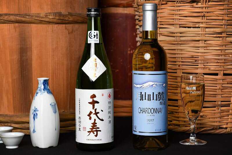 山形の地酒と白ワイン 飲み比べセット ＜特別純米酒 出羽の里・月山山麓シャルドネヴィンテージ＞（720ml×2本）／ お取り寄せ ご当地 特産 土産 日本酒 晩酌 家飲み パーティー 詰め合わせ 詰合せ 東北 ふるさと納税 酒