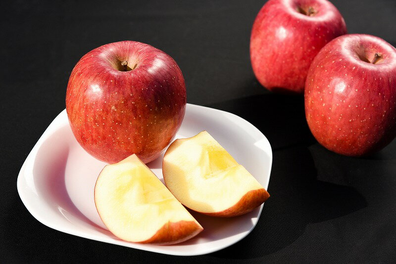 【ふるさと納税】令和7年産 樹上完熟りんご「サンふじ」 5kg（14〜18玉） 秀品 2025年産 山形県産 【2025年12月上旬頃〜下旬頃発送予定】 お取り寄せ ご当地 特産 産地直送 果物 フルーツ 林檎 リンゴ デザート おやつ 製菓 東北 5キロ サムネイル3