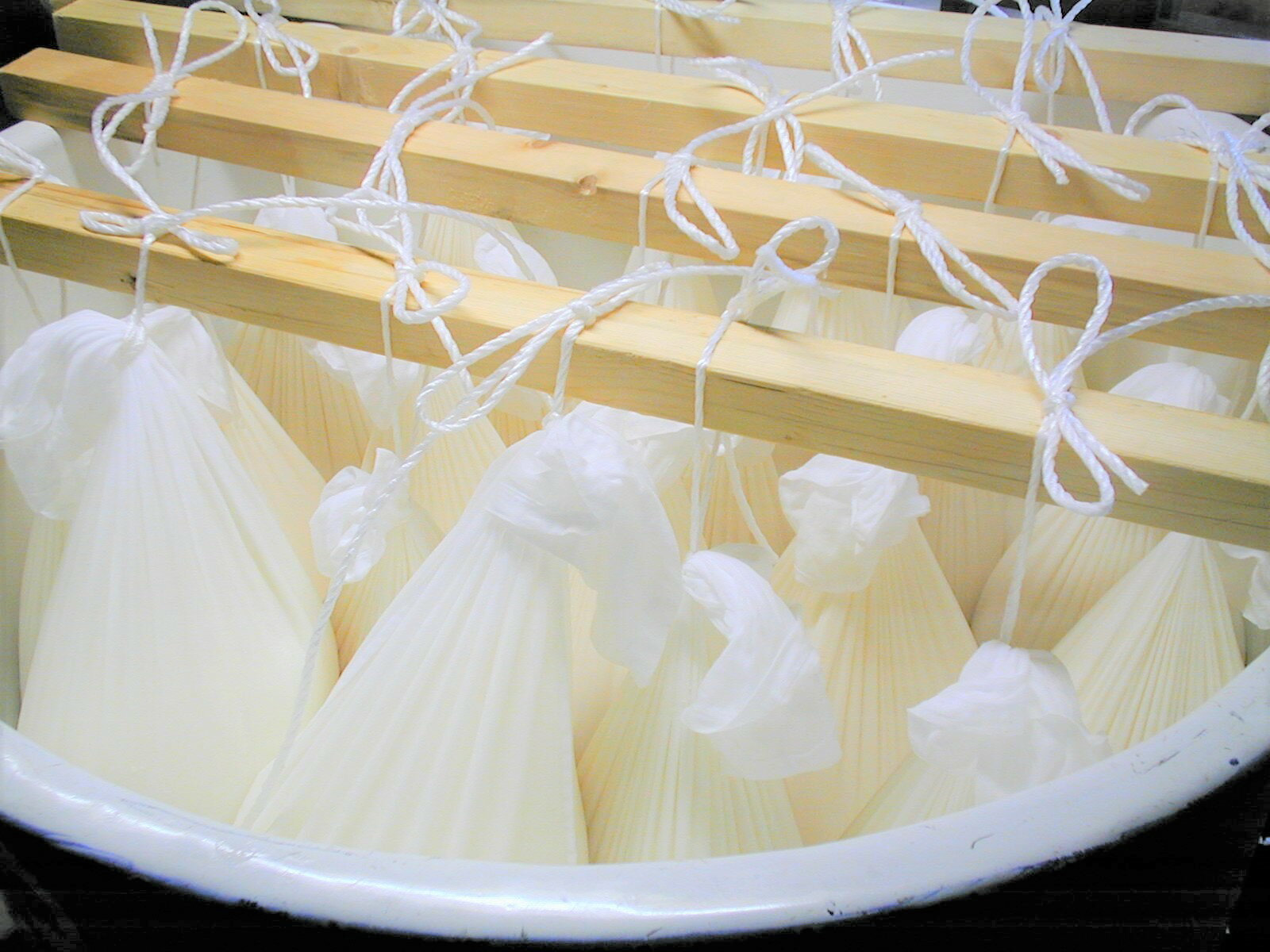 【ふるさと納税】銀嶺月山 純米大吟醸 斗びん囲い 720ml （ お取り寄せ ご当地 特産 土産 地酒 日本酒 山形 晩酌 家飲み おうち時間 米 酒 蔵 斗瓶 受賞 月山酒造 やまがた さがえ ） サムネイル3